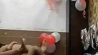 La Chatte Serrée De Bhabhi Se Fait Baiser Pour Son 18e Anniversaire