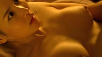 L'Actrice Asiatique Cho Yeo-Jeong Montre Ses Gros Seins Et Son Cul Dans Une Scène Solo Torride
