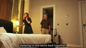 La Belle-Mère Et Son Beau-Fils Partageaient Une Chambre D’hôtel Et Un Lit.