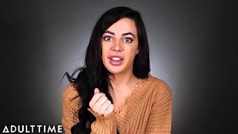 Jeu Sensuel Avec Des Jouets Sexuels - Regardez Une Brune Atteindre L'Orgasme