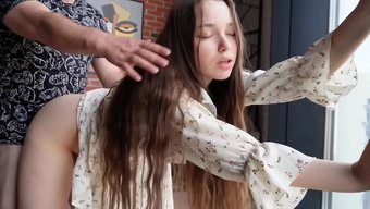 Seins Naturels Et Sexe Brutal Avec La Demi-Sœur Valeria Sladkih.