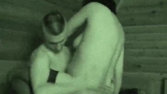 Week-End Familial Dans La Cabine, Baisers Inappropriés