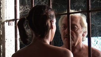 Une Adolescente Russe De 18 Ans Avale Du Sperme Comme Une Pro En Vidéo Hd