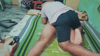 Bhabhi Se Fait Baiser Les Tétons Et Le Cul Par Une Grosse Bite