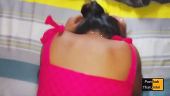 Une Jeune Indienne De 18 Ans Goûte Pour La Première Fois Au Doggy Style Avec Son Petit Ami