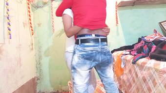 Une Jeune Indienne De 18 Ans S'Amuse Avec Son Nouveau Mari Dans Une Salle De Bain Torride