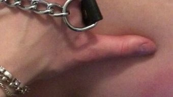 Maîtresse Punit Sa Soumise Avec Du Sexe Anal En Public Et Humiliation