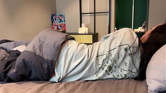 Un Mec Partage Un Lit Avec Sa Belle-Mère Brûlante.