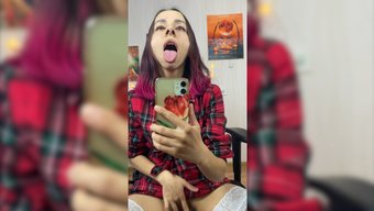 Une Adolescente Amateur Aux Petits Seins Se Fait Plaisir Au Lit