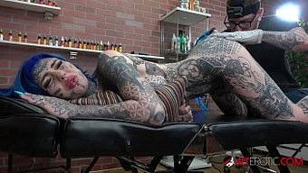 Les Gros Seins Naturels D'Amber Luke Sont À L'Honneur Lors D'Une Intense Session De Fellation