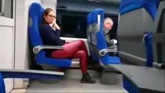 Un Jeune Gars A Eu Une Rencontre Incroyable Et Inhabituelle Avec Une Fille.