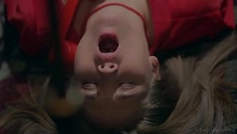Mira V, Une Adolescente Brune, Se Fait Plaisir Avec Un Câble Téléphonique Bouclé Dans Cette Vidéo Solo Érotique