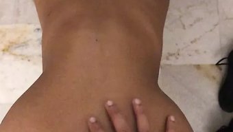 Une Adolescente De 18 Ans Et Ses Amis Deviennent Intimes Après L'École Dans Cette Vidéo Torride