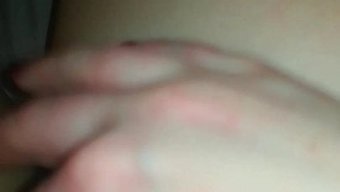 Une Masturbation Stimulante Avec Des Chattes Serrées
