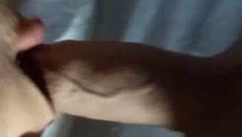 Une Latina Séduisante Se Fait Remplir La Bouche D'Une Bite Dure