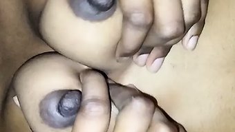Bhabhi Indienne Trompe Son Mari Et A Des Relations Sexuelles Avec Son Petit Ami Dans Une Chambre D'Hôtel