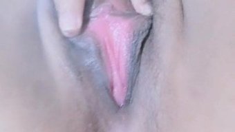Moment De Jeu Poilu: Regardez-Moi Doigter Ma Chatte Serrée