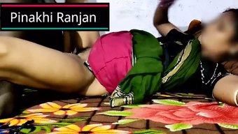 Une Jeune Indienne De 18 Ans Montre Ses Compétences En Levrette