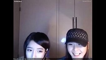 Une Asiatique Amateur Taquine Avec Des Jouets Sexuels Et Des Jeux De Pipe