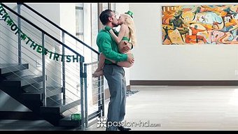 Piper Perri, La Petite Salope De La Saint-Patrick, S’éclate Comme Une Vraie Cochonne.