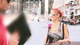 Les Petits Seins De Vicky Sun Exposés En Public