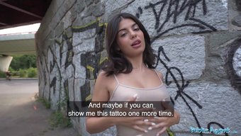 Belle Italienne Se Fait Baiser Dans Les Rues De Rome En Public.