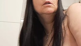 Milf Naturelle À La Chatte Poilue Se Fait Baiser Par Son Fils
