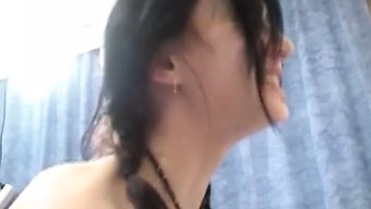 Une Fille Amateur De 18 Ans Se Fait Baiser La Chatte Serrée Dans Une Vidéo Maison