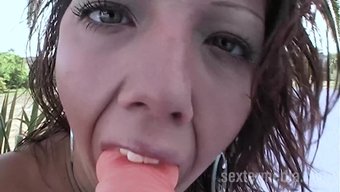 Une Fille Amateur Se Masturbe Et Jouit Dans Cette Vidéo