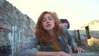 La Serveuse Rousse Se Fait Démonter En Plein Air Par Public Agent, Pour Des Plans Cul Publics Bien Osés.
