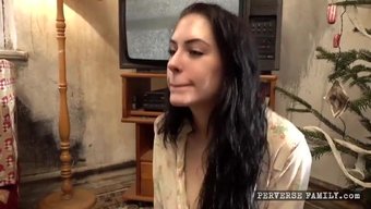 Séduite Dans Une Orgie De Noël Tabou